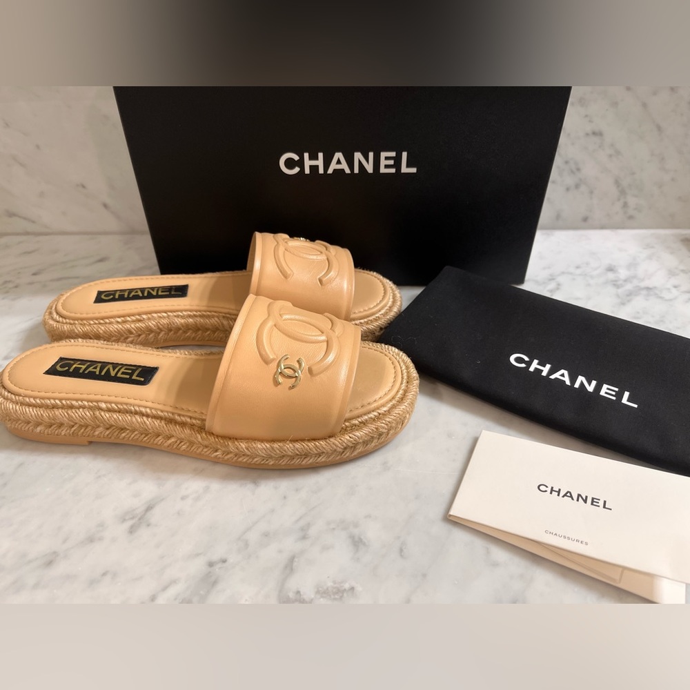 NWT Chanel Espadrilles Slides Size 38